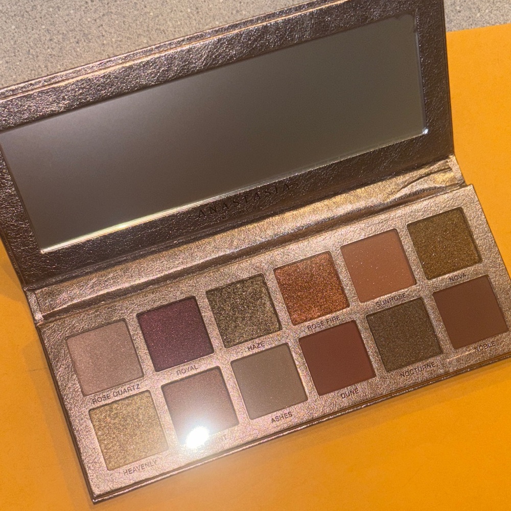 Anastasia Beverly Hills- Rose Metal- Eyeshadow palette
